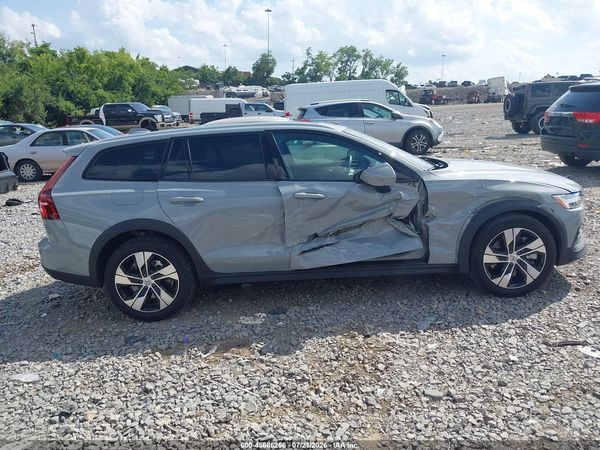 2025 VOLVO V60 CROSS COUNTRY