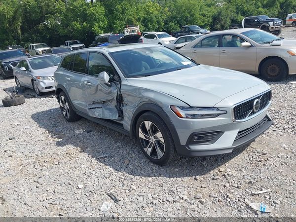 2025 VOLVO V60 CROSS COUNTRY