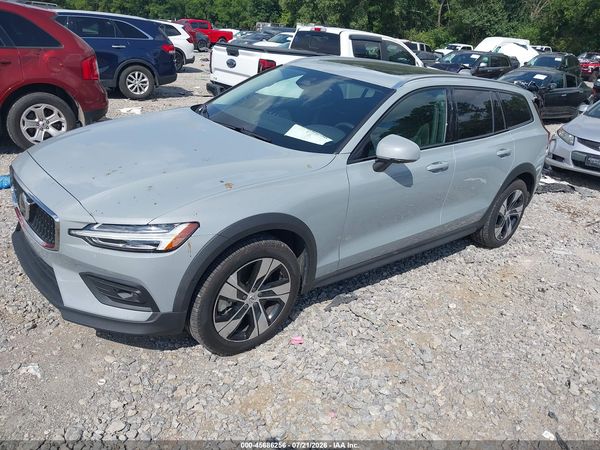 2025 VOLVO V60 CROSS COUNTRY