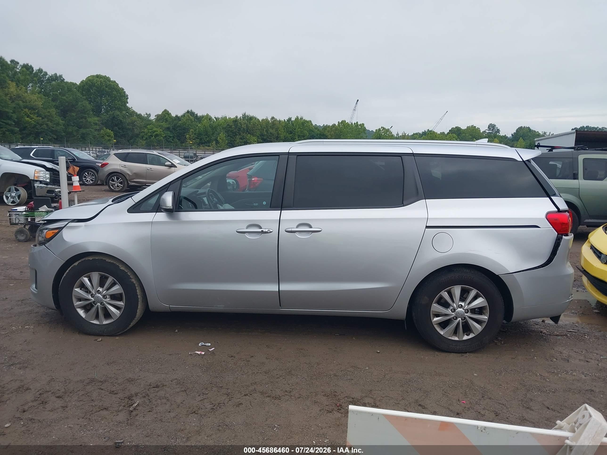 2017 KIA SEDONA LX