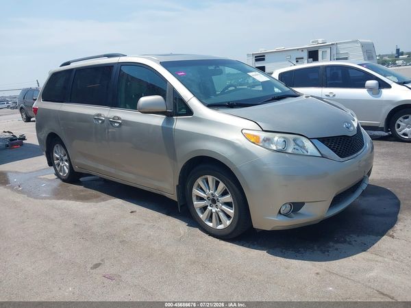 2015 TOYOTA SIENNA XLE PREMIUM 7 PASSENGER — I1
