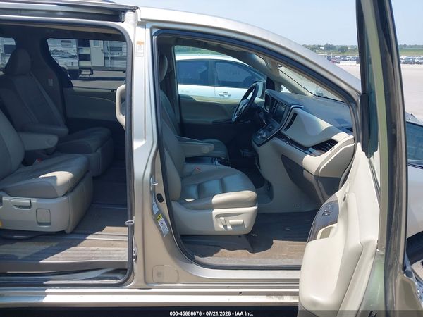2015 TOYOTA SIENNA XLE PREMIUM 7 PASSENGER — I5