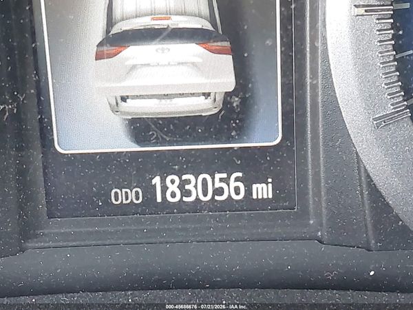 2015 TOYOTA SIENNA XLE PREMIUM 7 PASSENGER — I7