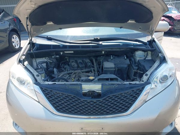 2015 TOYOTA SIENNA XLE PREMIUM 7 PASSENGER — I10