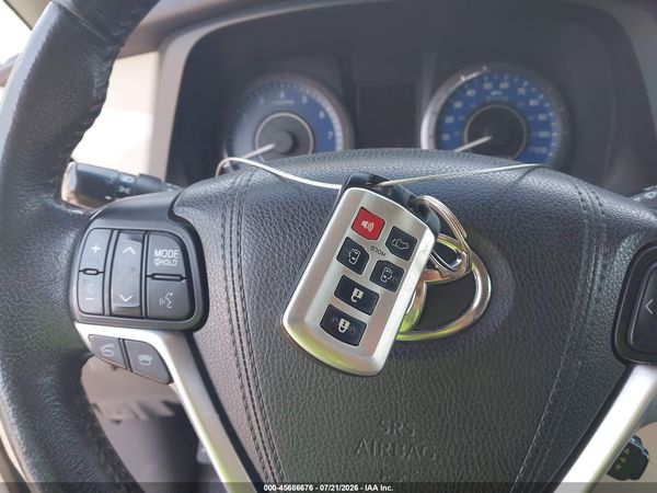 2015 TOYOTA SIENNA XLE PREMIUM 7 PASSENGER — I11