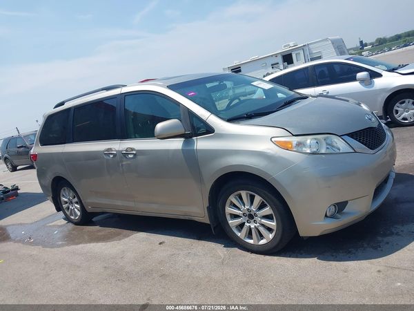 2015 TOYOTA SIENNA XLE PREMIUM 7 PASSENGER — I116