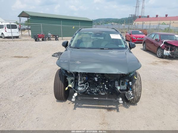 2026 VOLVO XC40