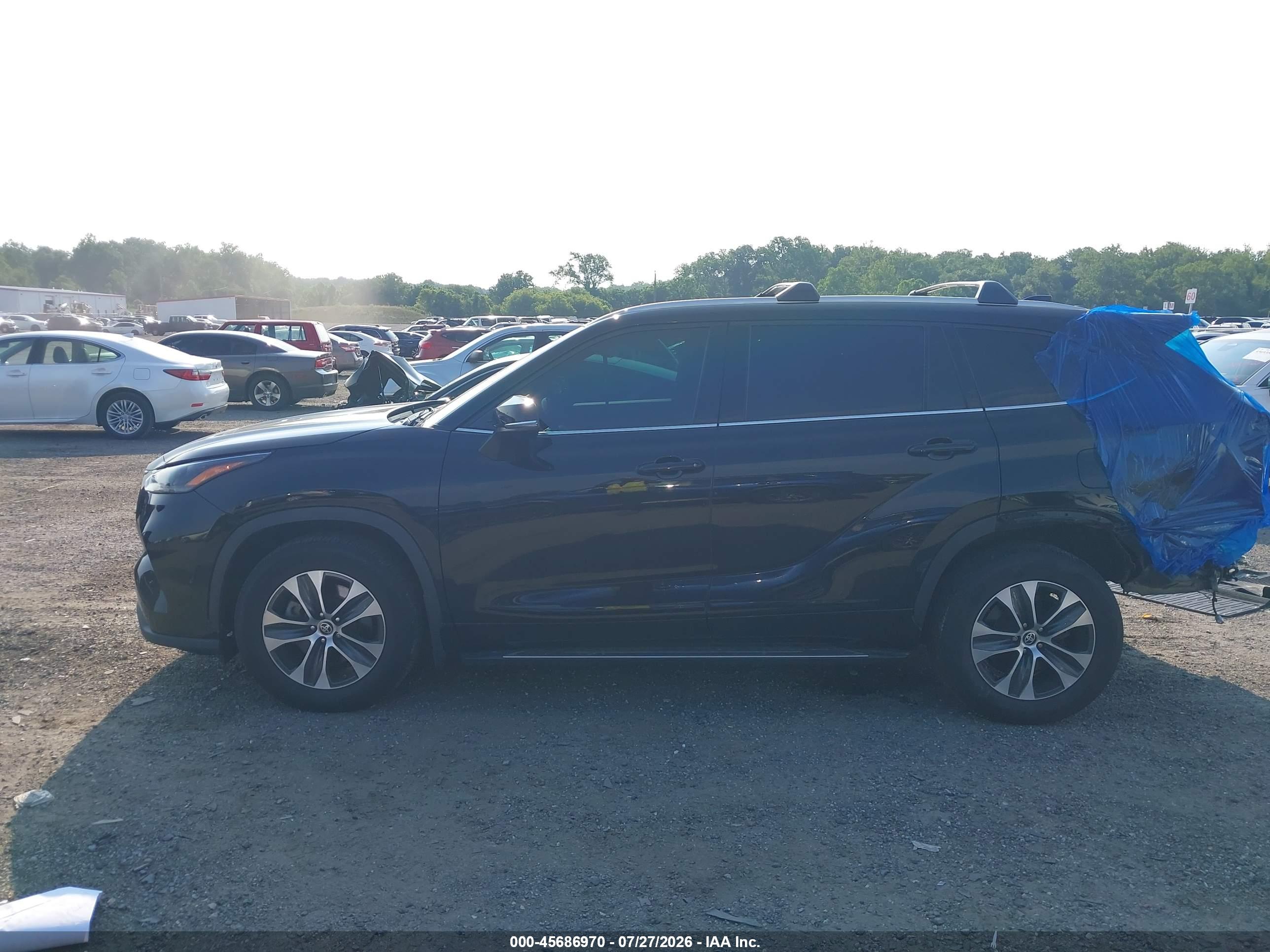 2022 TOYOTA HIGHLANDER XLE