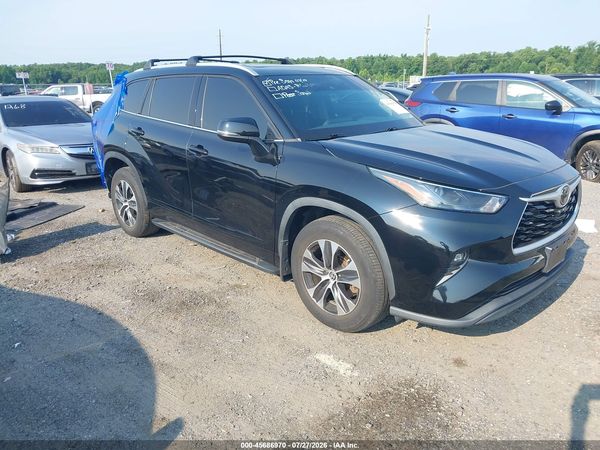 2022 TOYOTA HIGHLANDER XLE