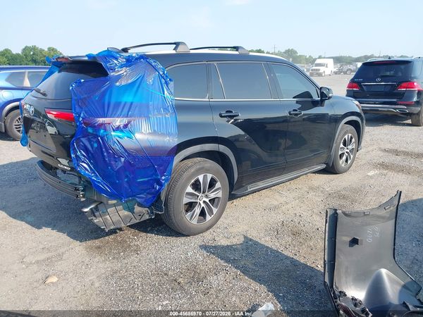 2022 TOYOTA HIGHLANDER XLE