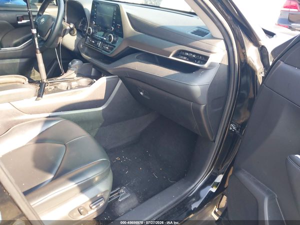 2022 TOYOTA HIGHLANDER XLE
