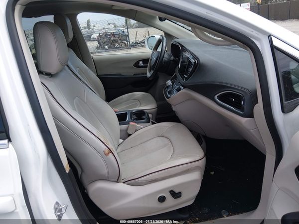 2017 CHRYSLER PACIFICA LIMITED — I5