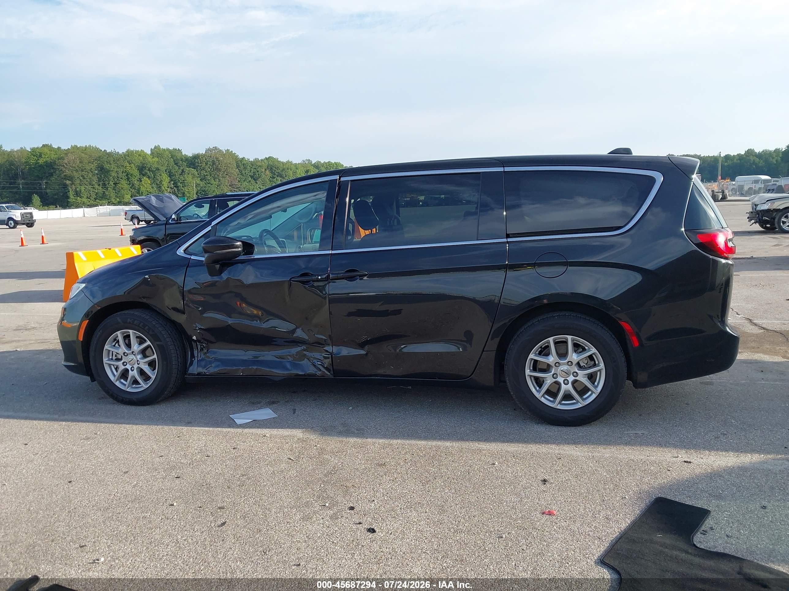 2023 CHRYSLER PACIFICA TOURING L