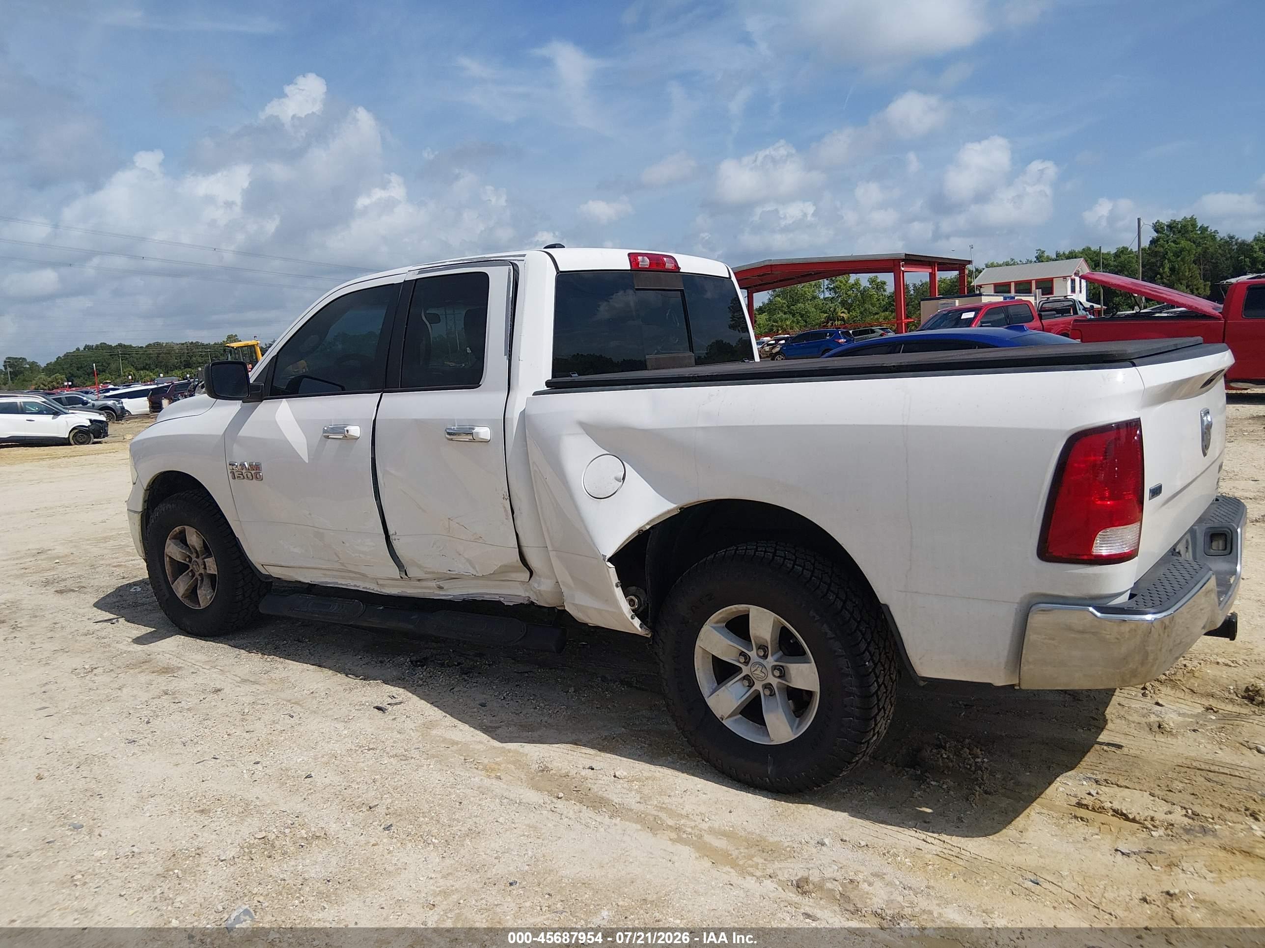 2017 RAM 1500 SLT  4X2 6'4 BOX