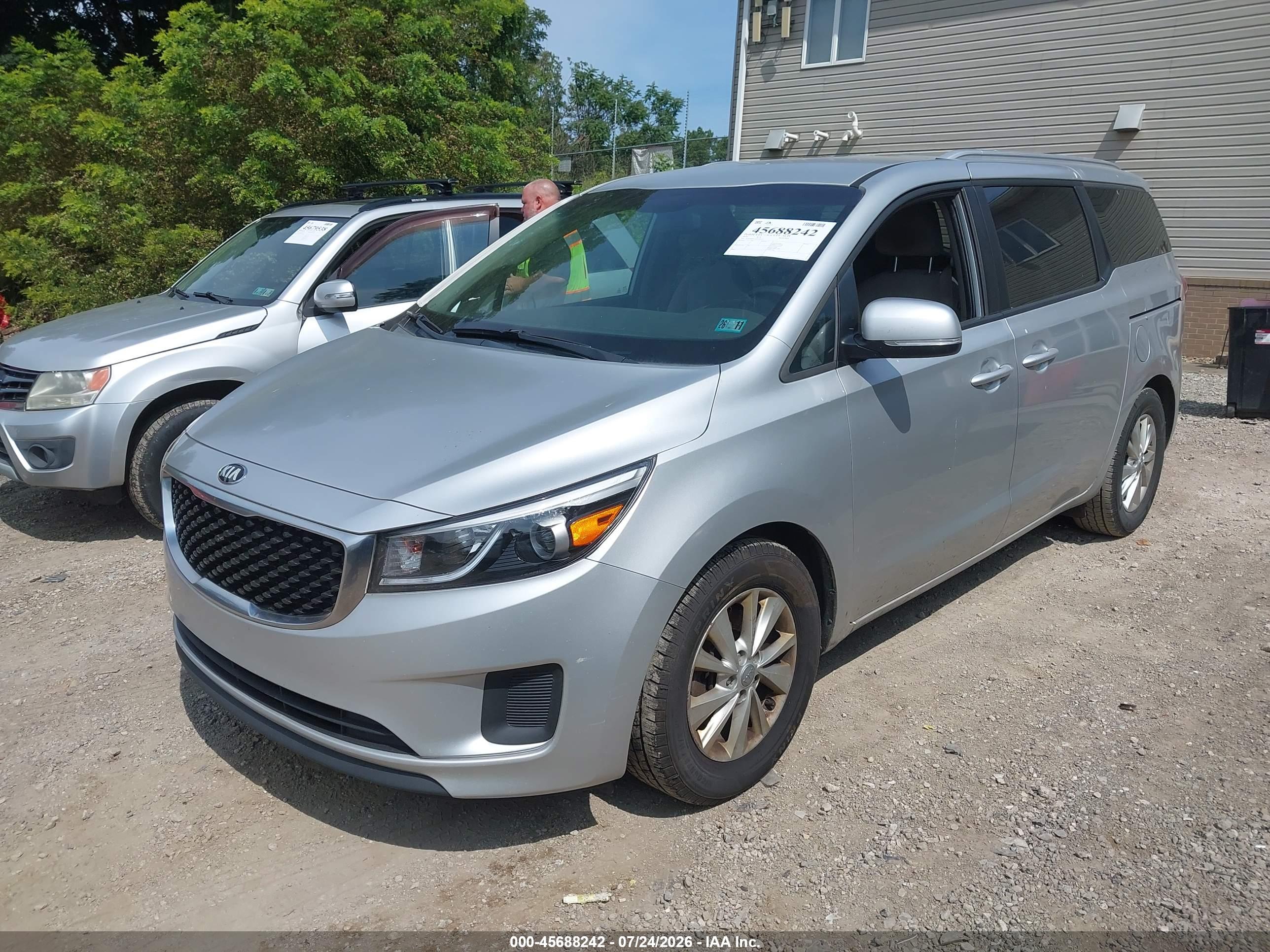 2016 KIA SEDONA LX