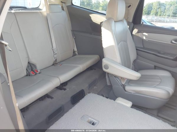 2015 CHEVROLET TRAVERSE LTZ — I8