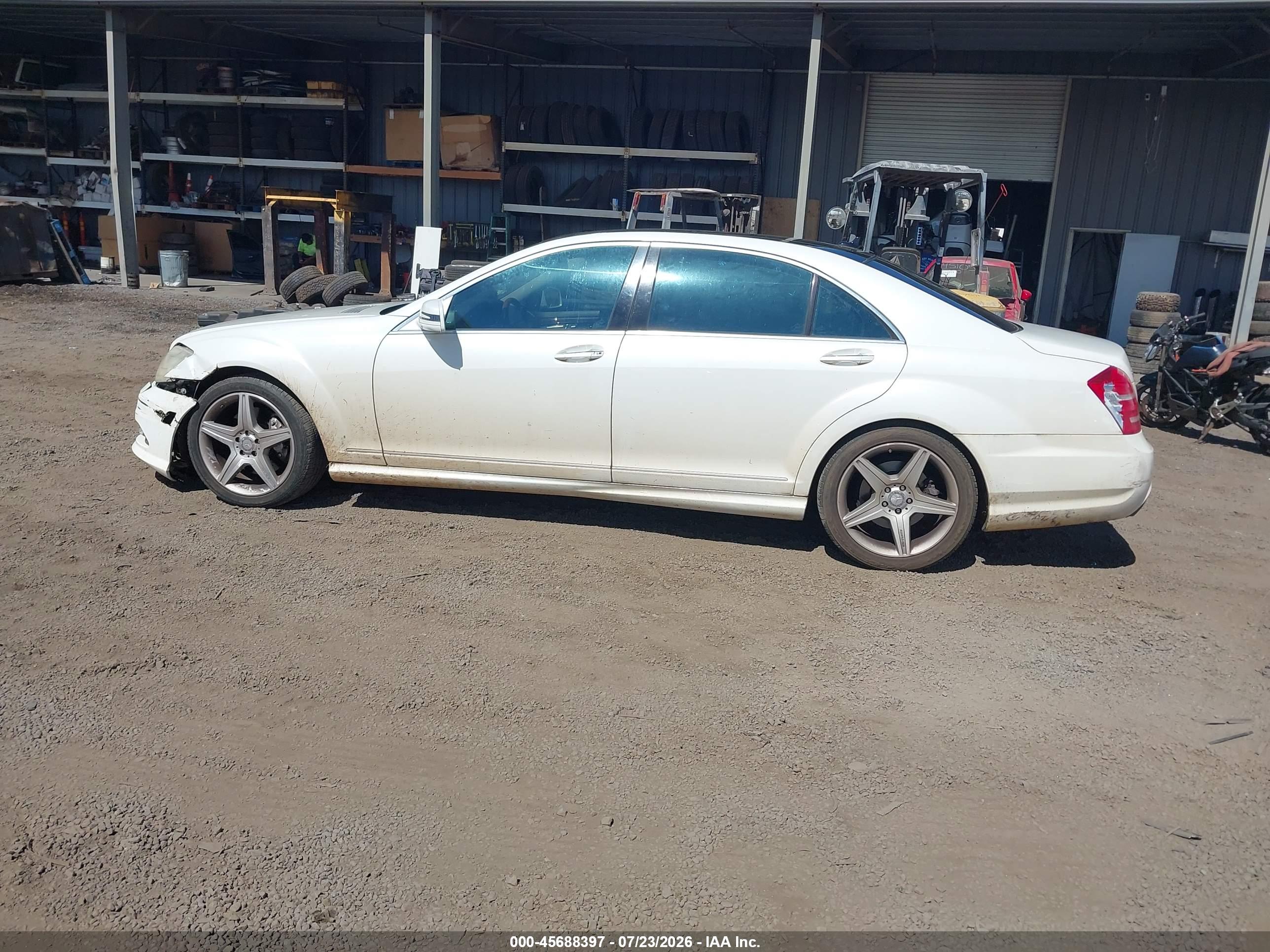 2011 MERCEDES-BENZ S 550 S550