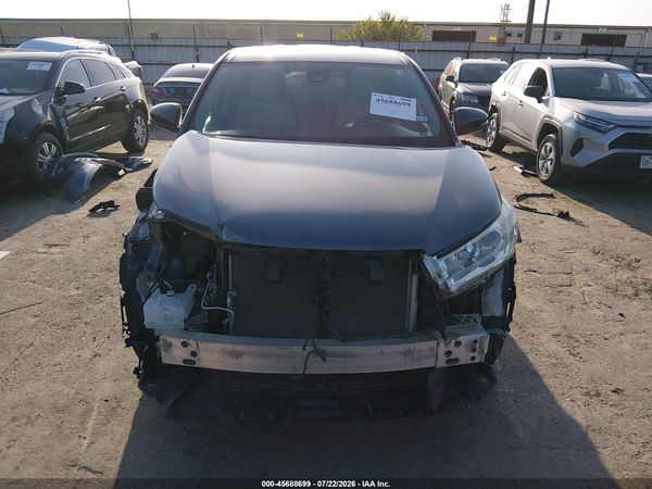 2019 TOYOTA HIGHLANDER LE