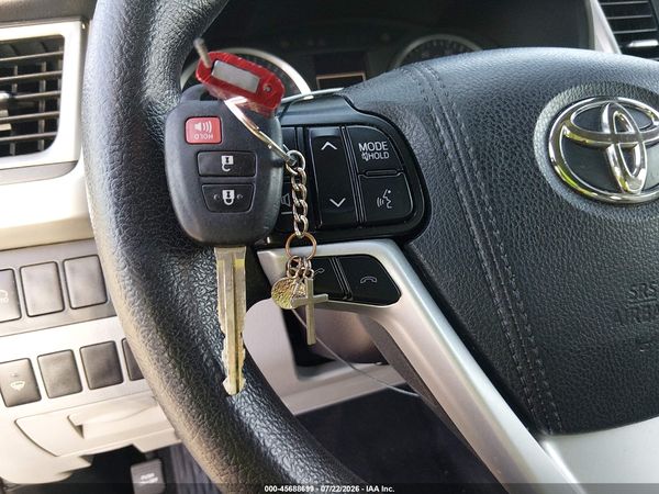2019 TOYOTA HIGHLANDER LE