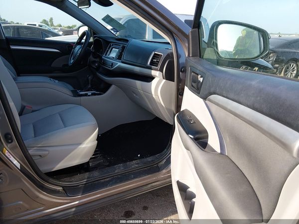 2019 TOYOTA HIGHLANDER LE