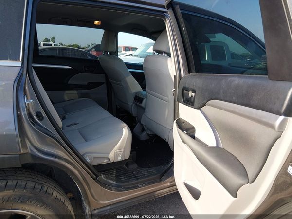 2019 TOYOTA HIGHLANDER LE
