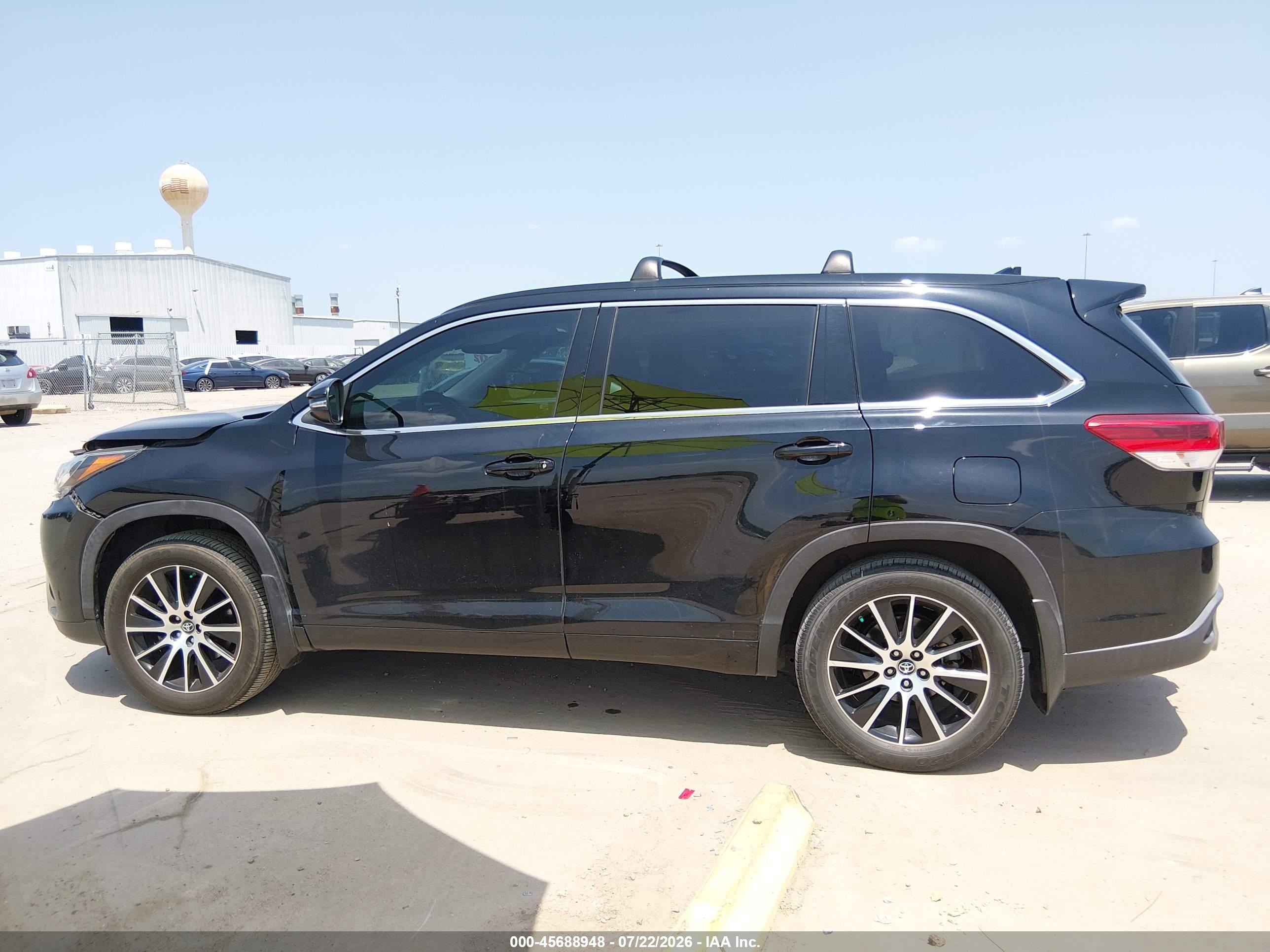 2017 TOYOTA HIGHLANDER SE