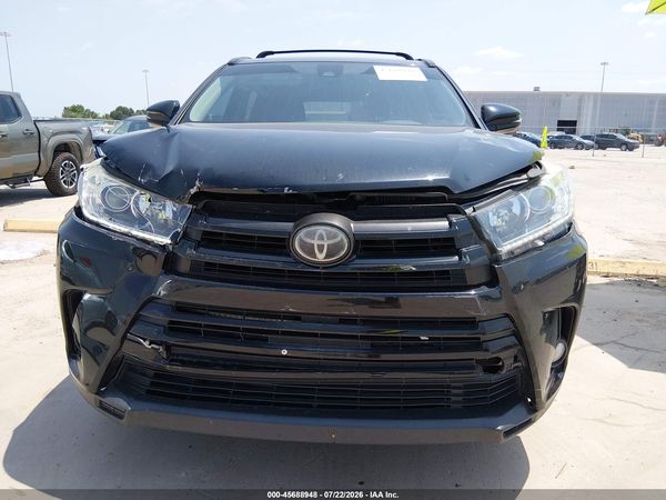 2017 TOYOTA HIGHLANDER SE