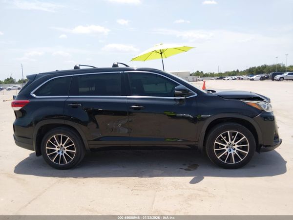 2017 TOYOTA HIGHLANDER SE