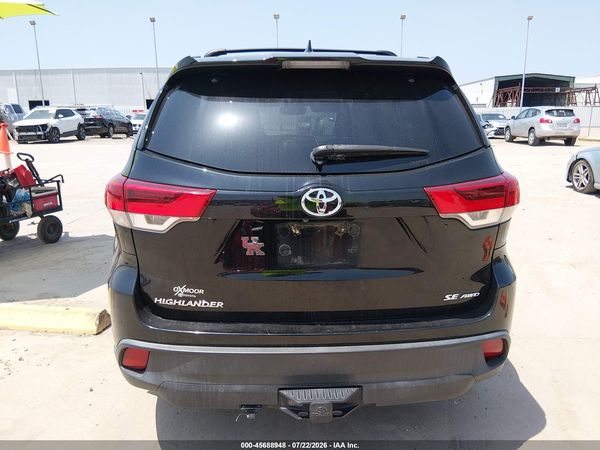 2017 TOYOTA HIGHLANDER SE