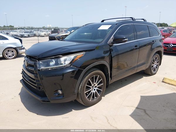 2017 TOYOTA HIGHLANDER SE
