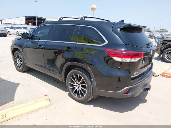 2017 TOYOTA HIGHLANDER SE