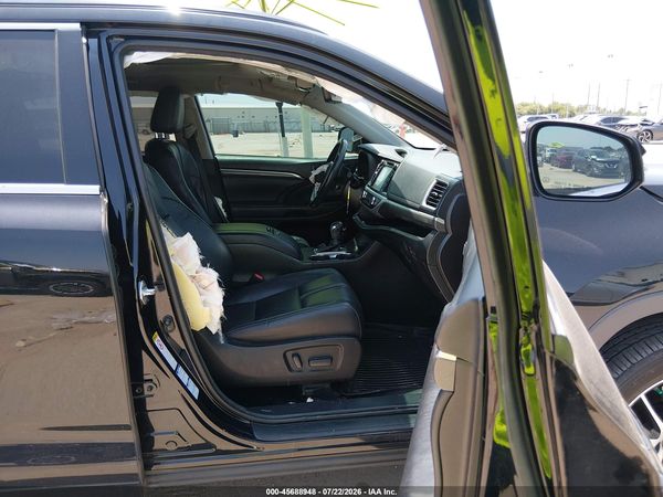2017 TOYOTA HIGHLANDER SE
