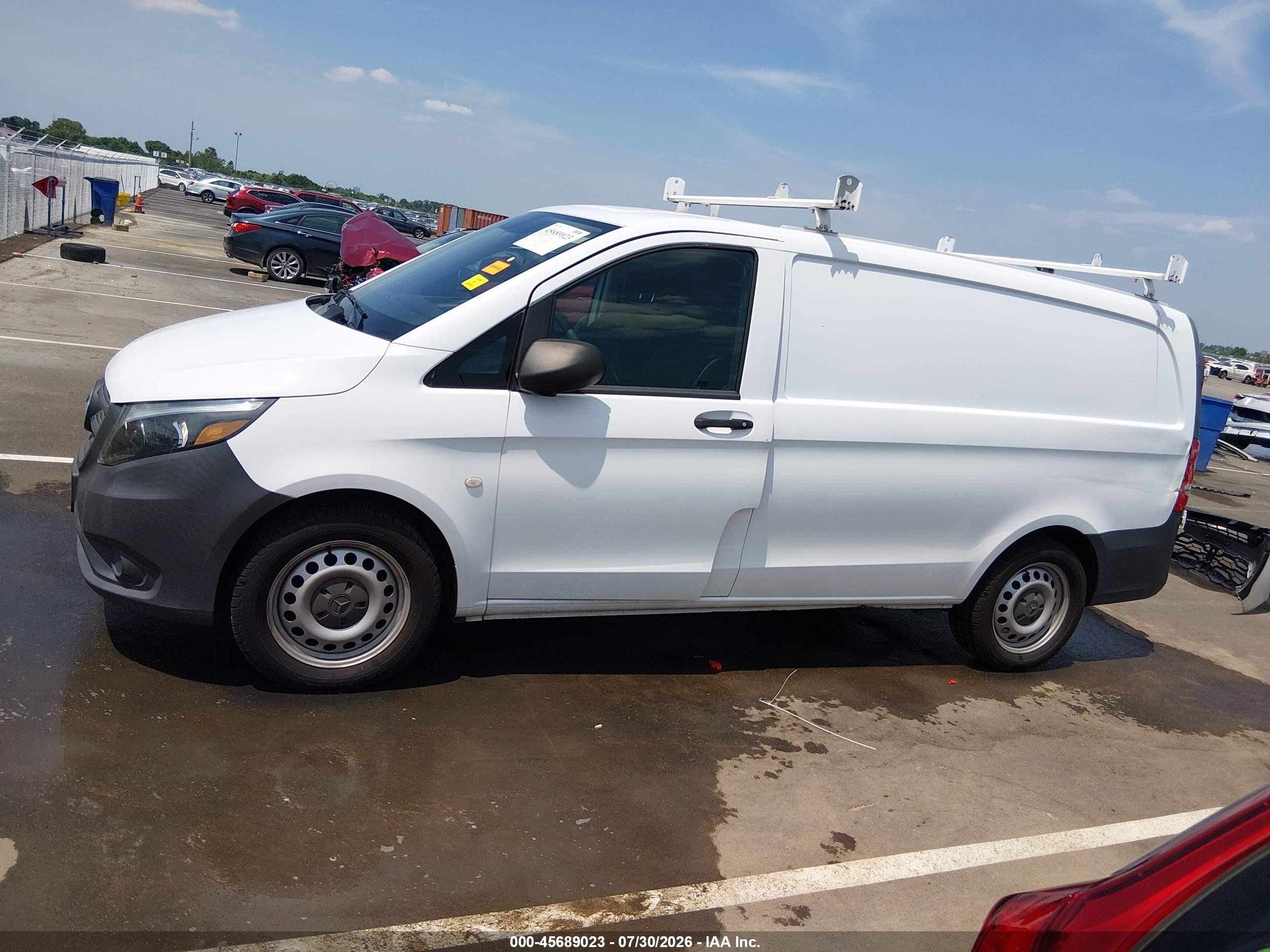 2017 MERCEDES-BENZ METRIS