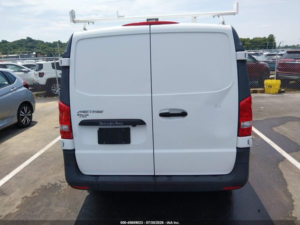 2017 MERCEDES-BENZ METRIS