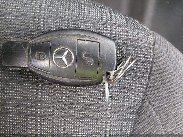 2017 MERCEDES-BENZ METRIS
