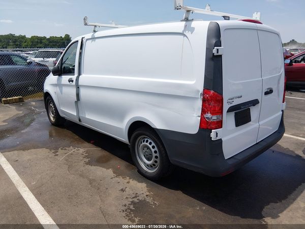 2017 MERCEDES-BENZ METRIS