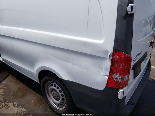 2017 MERCEDES-BENZ METRIS