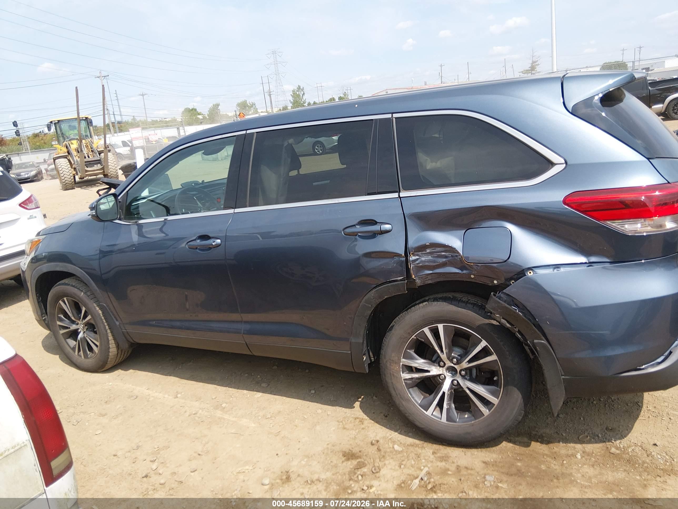 2019 TOYOTA HIGHLANDER LE