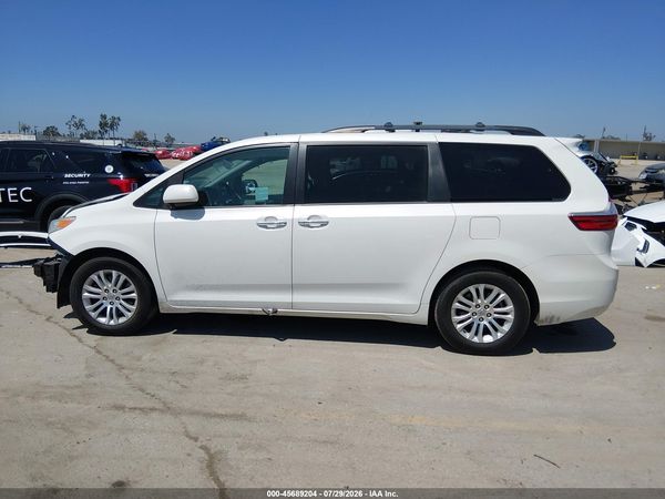 2017 TOYOTA SIENNA XLE 8 PASSENGER