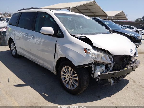 2017 TOYOTA SIENNA XLE 8 PASSENGER