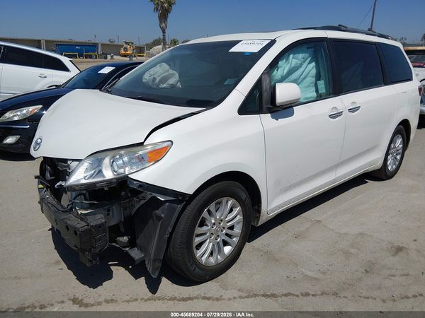 2017 TOYOTA SIENNA XLE 8 PASSENGER