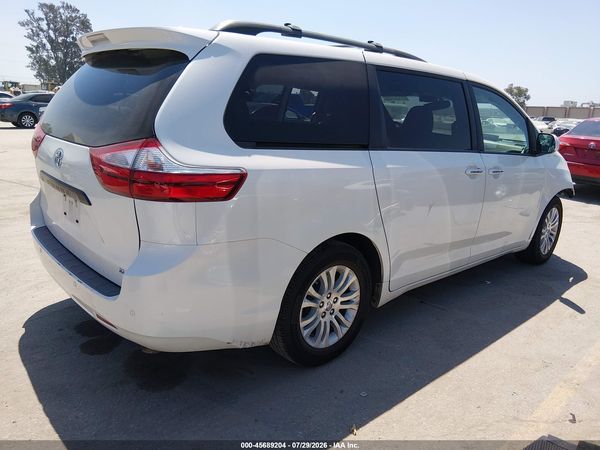 2017 TOYOTA SIENNA XLE 8 PASSENGER