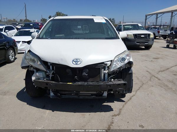 2017 TOYOTA SIENNA XLE 8 PASSENGER
