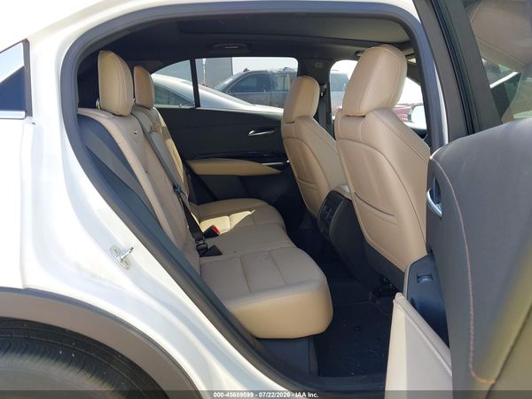 2024 CADILLAC XT4 FWD LUXURY — I8