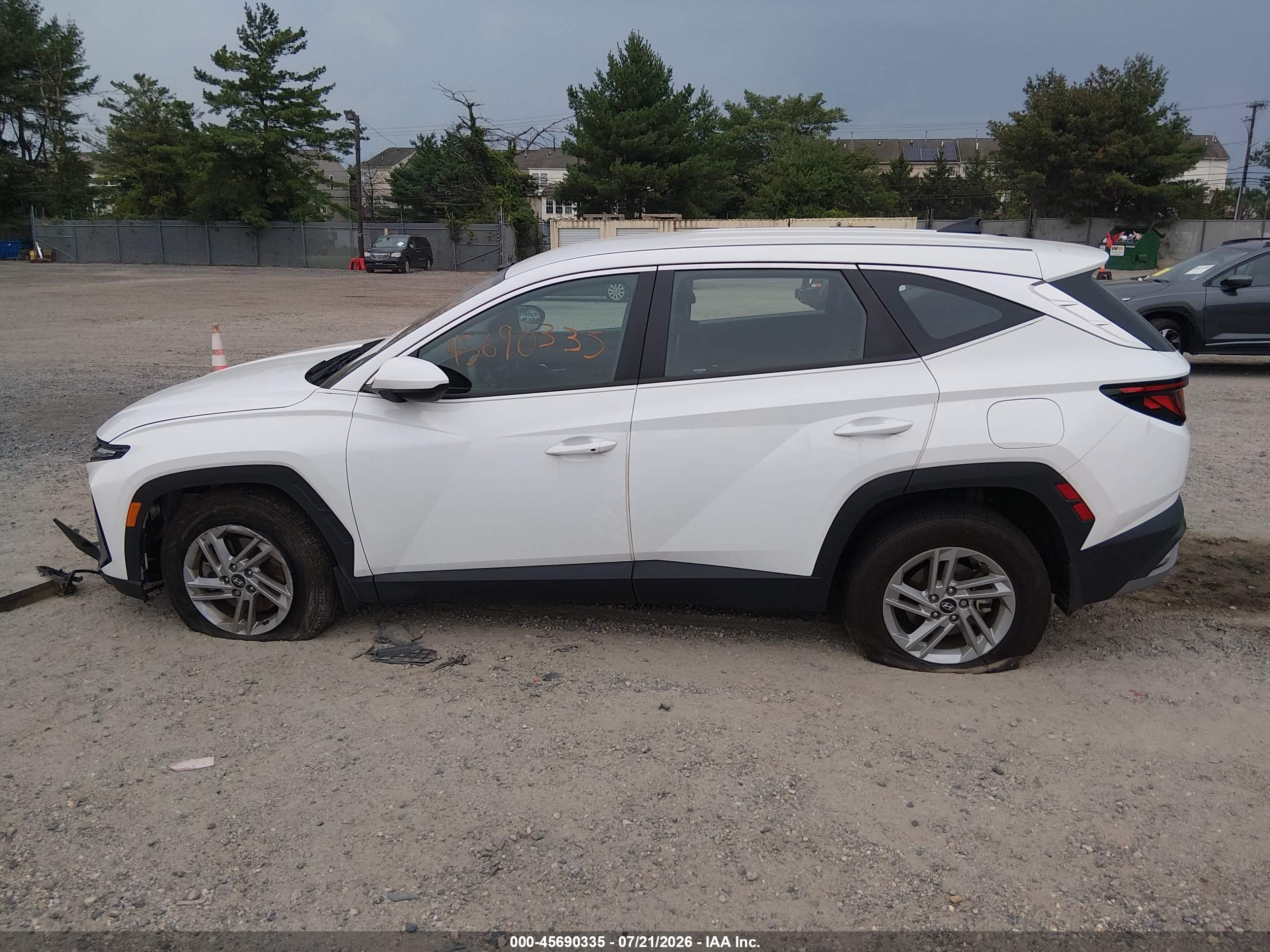 2025 HYUNDAI TUCSON SE