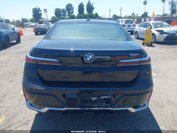 2025 BMW 740I