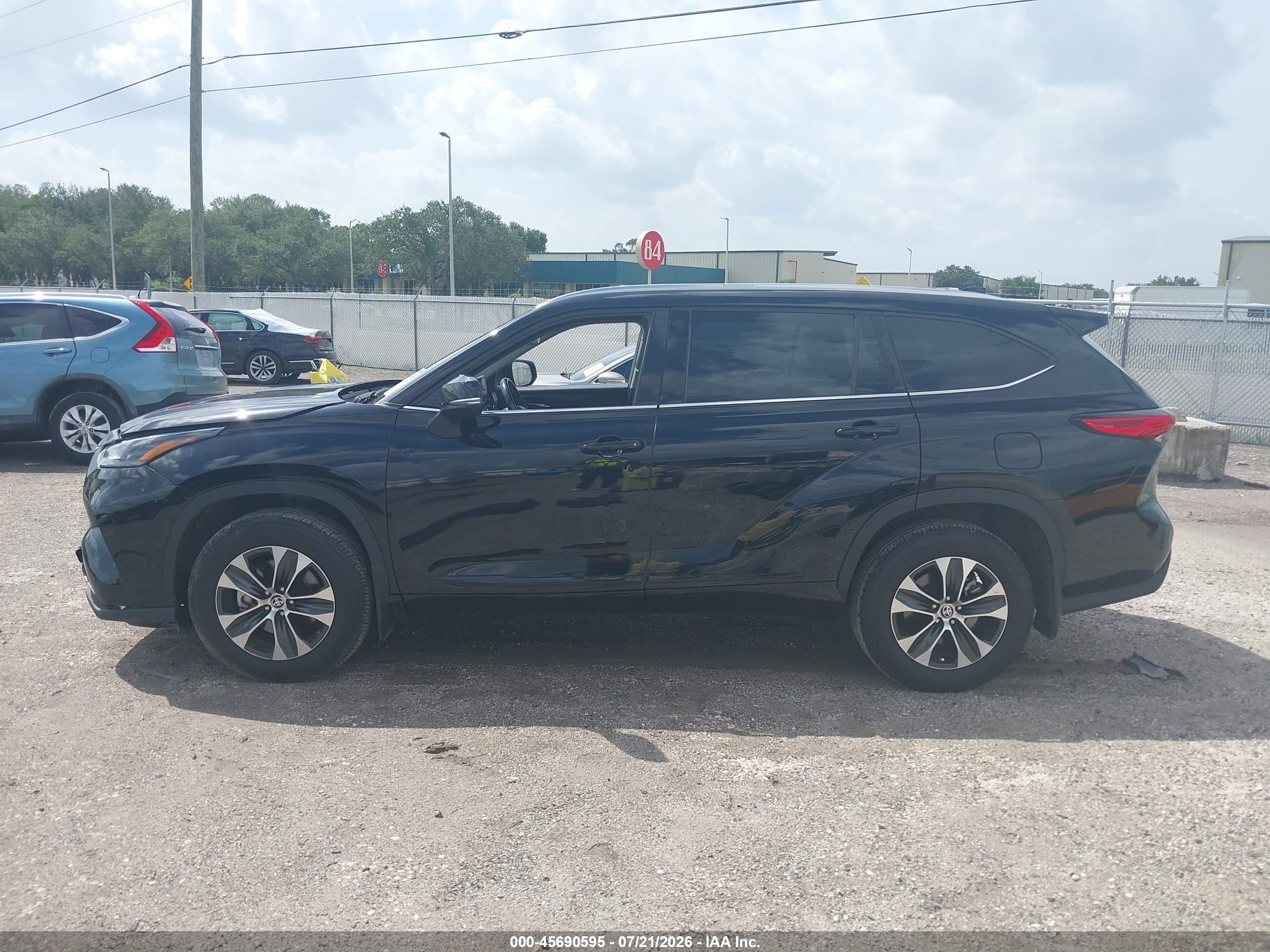 2021 TOYOTA HIGHLANDER XLE