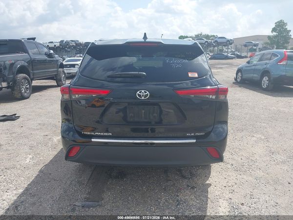 2021 TOYOTA HIGHLANDER XLE
