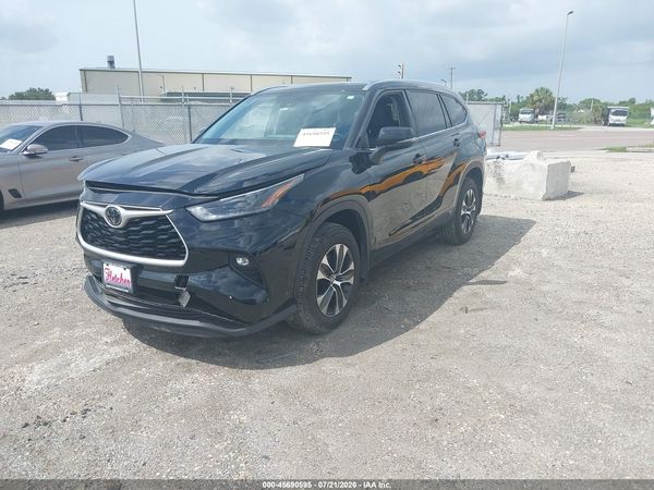 2021 TOYOTA HIGHLANDER XLE