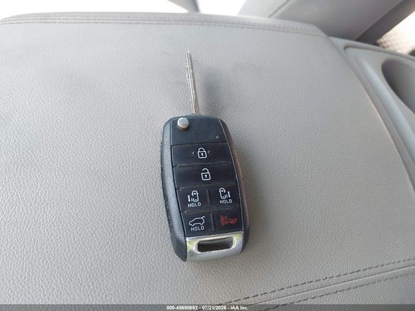 2016 KIA SEDONA LX